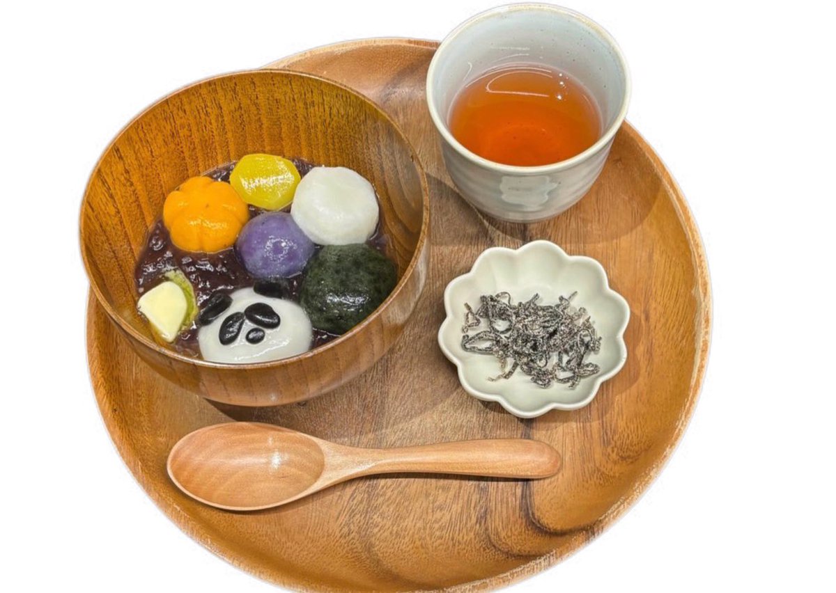 nontei893's tweet image. 前半戦ご来店いただいた方々ありがとうございました🍧横浜中華街付近、いいお天気です！
お仕事帰り食べ歩き後是非お立ち寄りください‼️
19時ラストオーダー
#おしるこ　#ぜんざい　#かき氷　#スイーツ　#パンダ　#熊猫
#横浜　#横浜スタジアム