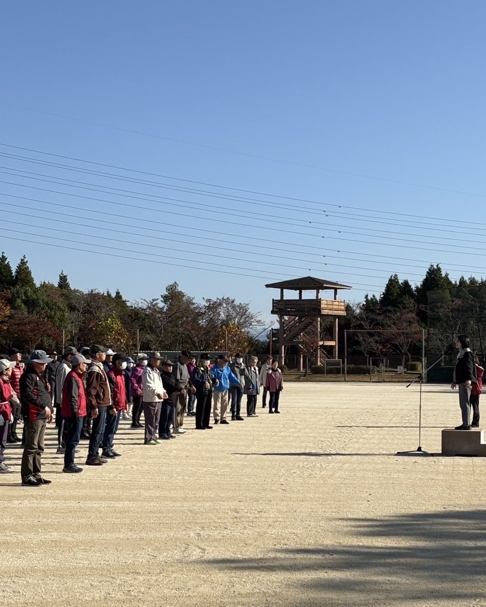 takagi_tajimi's tweet image. 暖かい日差しのもと☀️多治見市笠原梅平運動広場で開催された「悠光クラブ軽スポーツ大会」に出席し、あいさつしました🏃

#健康増進
#多治見市笠原町
#多治見市
#高木貴行