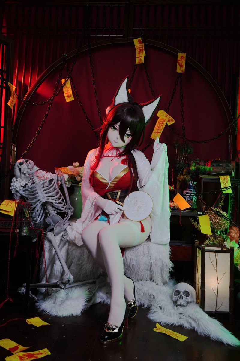 月色似血，万灵苏醒……恩公，握紧我，别被别的妖魅带去。
#忘归人 #崩坏星穹铁道