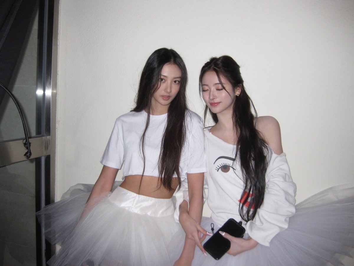 내 식사 메이트 부침용 두부 토모다치 안나 생일 축하해 ☁️
앞으로도 오래오래 해줘 내 밥 buddy 👭
사랑해 그레이즈 4ever 🩶
いつもハグしてくれてありがとう
大好きだよ☆

#GAWON #가원 #ANNA #안나 
#MEOVV #미야오
#HAPPY_BIRTHDAY_ANNA