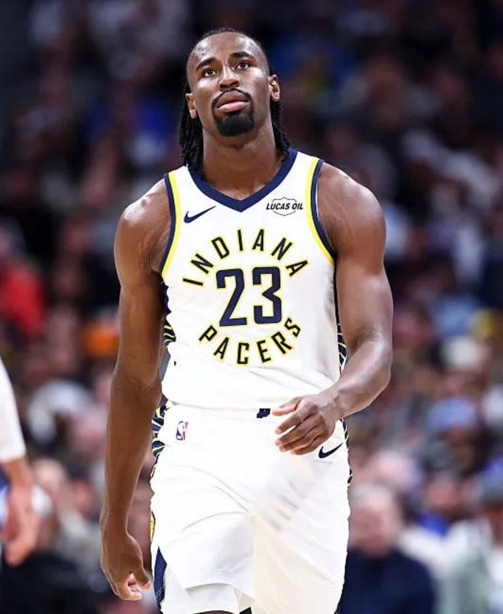 pacersinsidefr's tweet photo. 🏥 Nouvelle blessure à Indiana......
Aaron Nesmith est blessé au genou face aux Suns ....
Le coach a annoncé qu’on a évité le pire, mais il manquera un bon bout de temps....
#Indianapacers #aaronnesmith https://t.co/jUYWicfJHE