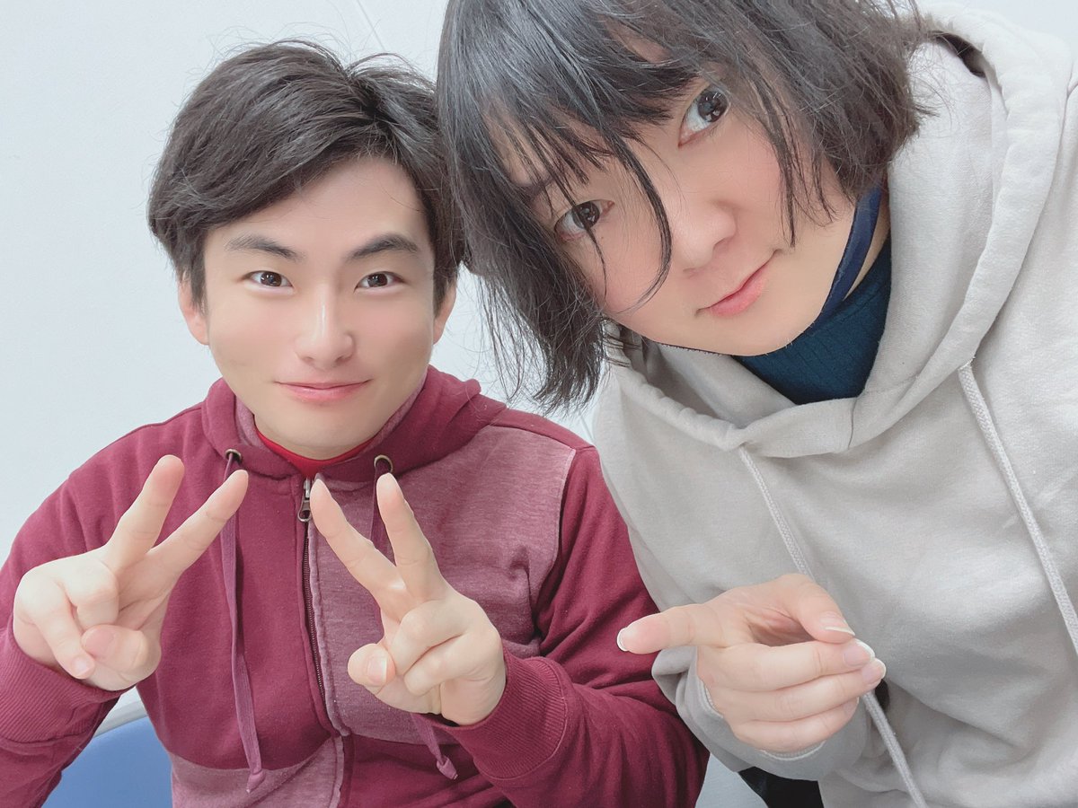 今日も稽古だーヽ(ﾟДﾟ)ﾉ

今日の稽古場の隣席は…スターこと須賀くんヽ(ﾟДﾟ)ﾉ

…スターなんやでヽ(ﾟДﾟ)ﾉ（笑）