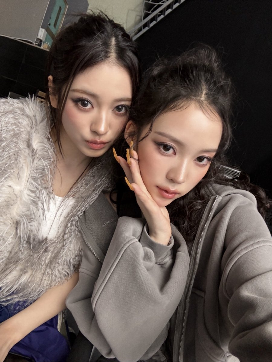 장안나씨 생일 축하해🎂 
솔직히 나랑 타코 먹으면서 드라마 보는 게 제일 재밌지? 
안나짱이 연습생 때부터 내 일본어 쌤도 돼주고 산책 친구도 해줘서 너무 고마웠어 👭
안나린 영원히 

#NARIN #나린 #ANNA #안나 
#MEOVV #미야오
#HAPPY_BIRTHDAY_ANNA