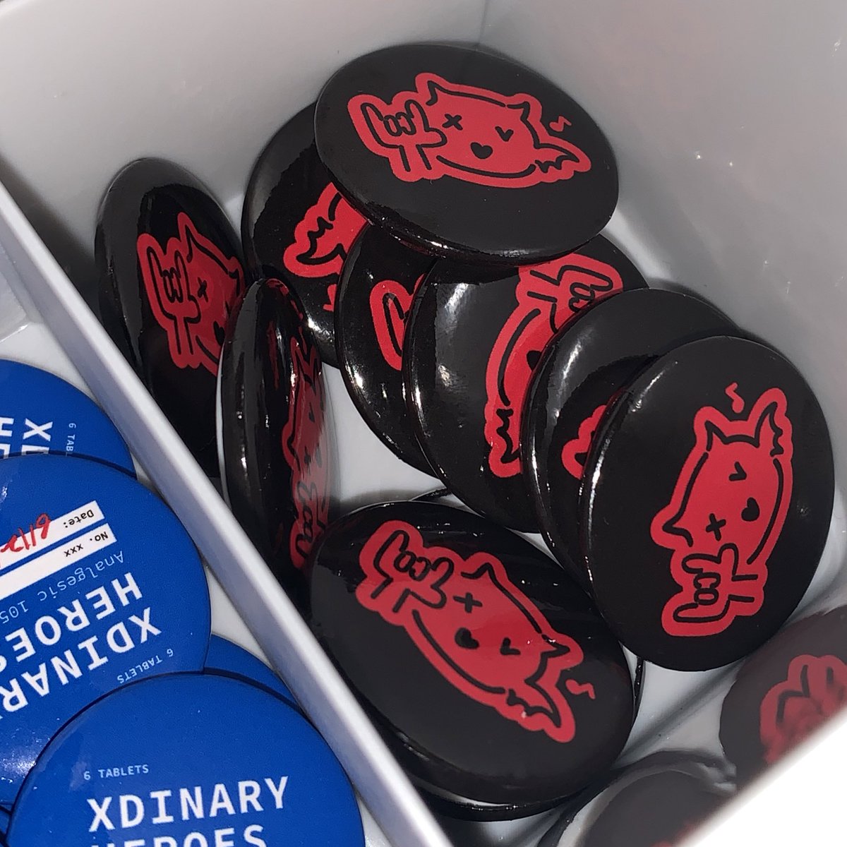 aku gegambaran iniiii :>
biar beda dari gambar officiall-nya jadi dipakein metal kicil🤘🏼🔥