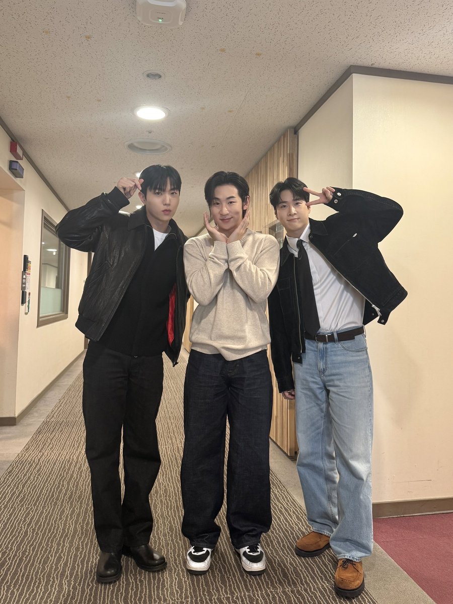 [📻 SBS 파워FM 12시엔 주현영]

가을 감성 가득🍁 라이브 한스푼🤎🍂⋆⁺₊⋆ ෆ⸒⸒

#Libelante #리베란테 #김지훈 #진원 #노현우
#KimJiHoon #JinWon #RohHyunWoo