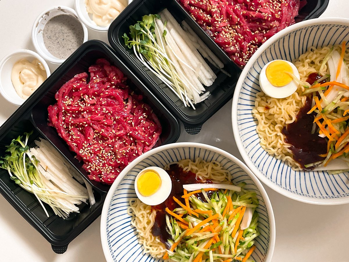 ModuleSis14's tweet image. 한달 반쯤 구매해서 세번이나 맛있게 먹었는데 이제야 빵집아줌마(@yunyoungjnag)님의 전주비빔면 리뷰를 남겨봅니다! 
넘 맛있어서 … 별도의 수식어가 필요 없을 것 같아요 … 저희 부부는 물론이고 입맛 까다로우신 장모님도 진짜 맛있다고 하셨습니다 ㅎㅎ 
첫 번째 먹었을 때는 삶은 달걀…