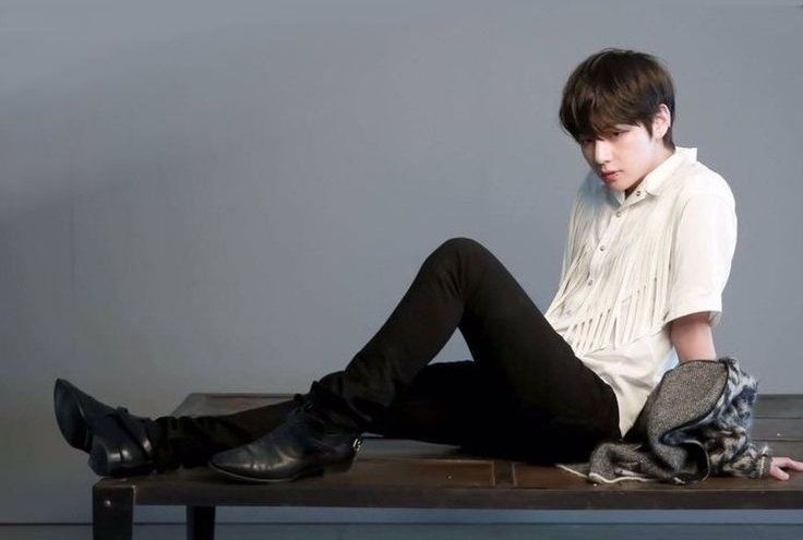 tetetoninz's tweet image. when taehyung hits this pose