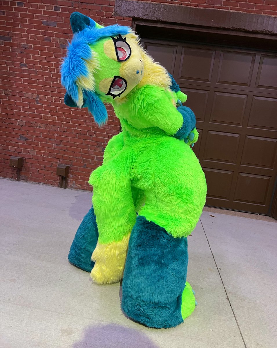 Uhhh… woof..?

📸: <a href="/rynnesis/">RYNN!</a>
🪡: <a href="/laughingmaw/">Laughingmaw</a> / <a href="/_SFcostumes/">Starfall Costumes</a>

#FursuitFriday