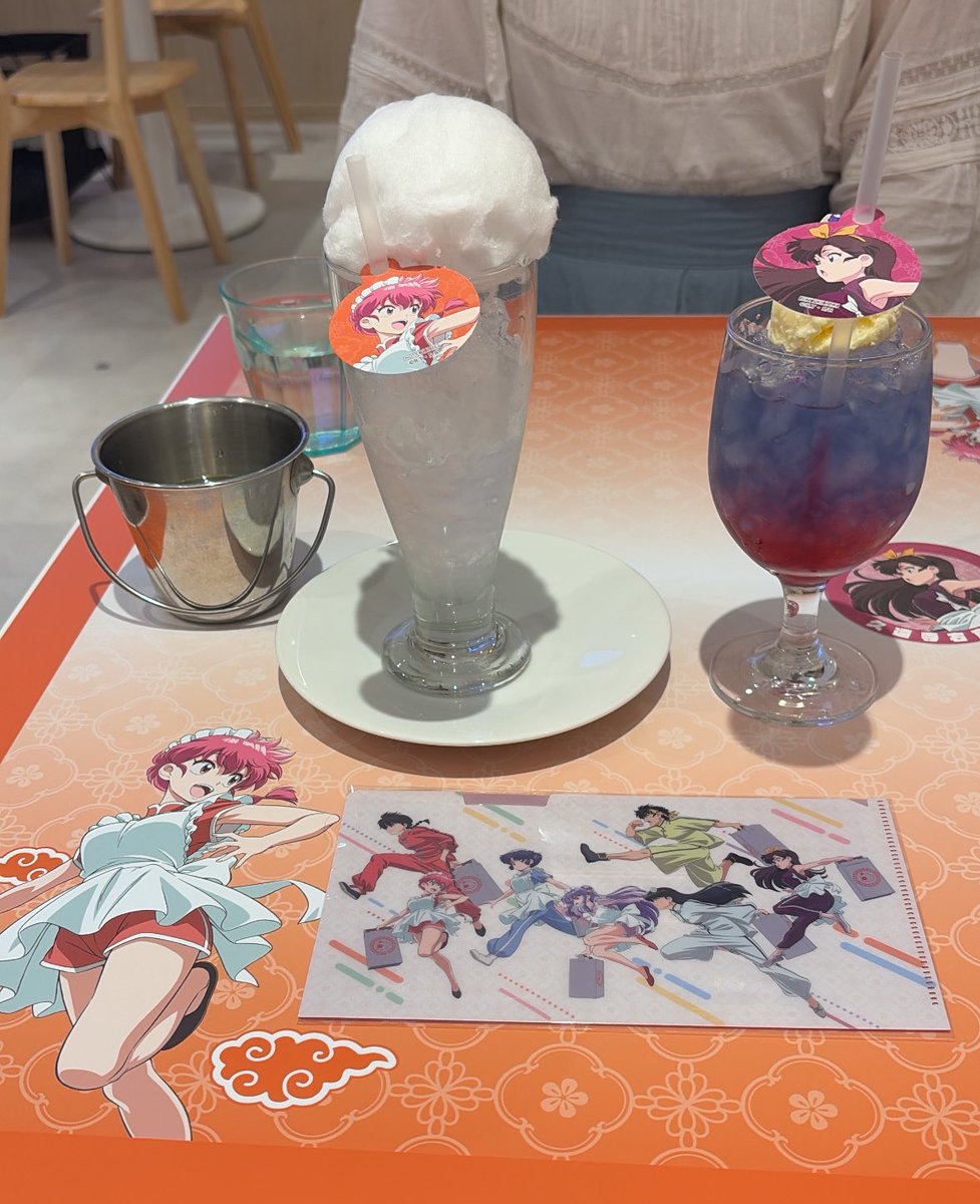 nin_nin_niniko's tweet photo. らんま1/2カフェ行ってきました〜☕
内装可愛くて予約特典ももらえて満足だったし女らんまがすごく可愛い♥♥
グッズは迷いに迷ってそれぞれ好きなペアのアクスタを買ってしまった✨
色々食べててお腹いっぱいだったのでドリンクのみだったのでまた行きたい… https://t.co/U3k0XLFU17