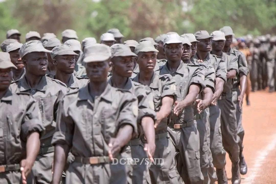 zerbo_harun's tweet photo. 🇧🇫🇨🇮 Le vieux dromadaire 🐪 @AOuattara_PRCI vient encore de s’inspirer de la politique de notre camarade président @CapitaineIb226 . Après les tracteurs, aujourd’hui c’est la formation militaire de notre #ENEP qui est l’exemple pour #ENA 😎 Vive IB✊🏾 https://t.co/hGabMpZbuk