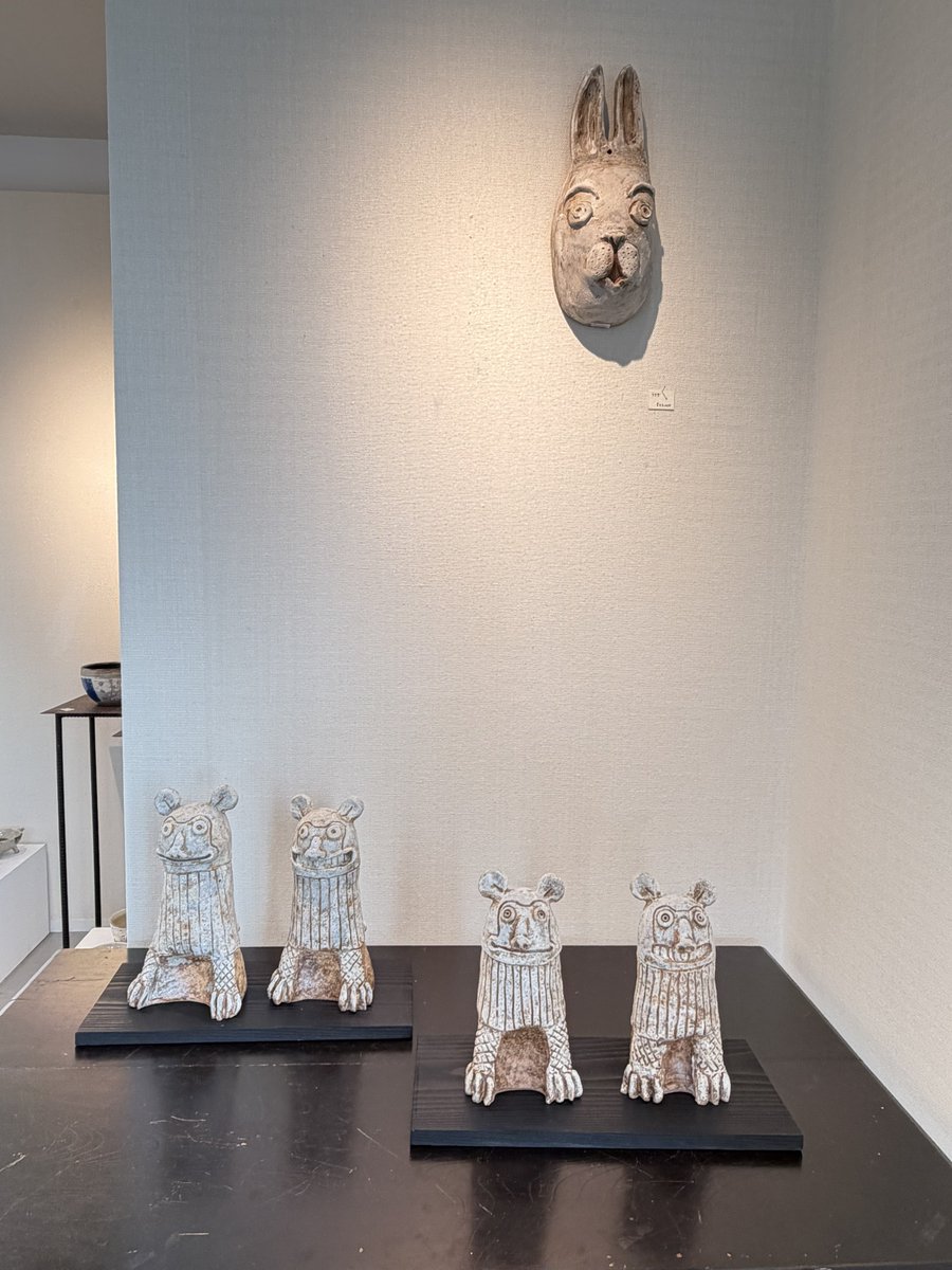 3ta2_gallery's tweet photo. 武田小都『太古からの思い』明日からスタートです。
シーサーや陶面、幾何学模様の器など、素朴で力強い作品が揃いました。
▪️武田小都『太古からの思い』
▪️会期：2025年11月15日（土）～11月23日（日）
▪️時間：11:00〜17:00（最終日16:00）
https://t.co/Ld7dEjIr1L
@3ta2_gallery https://t.co/21XxBt1DSF