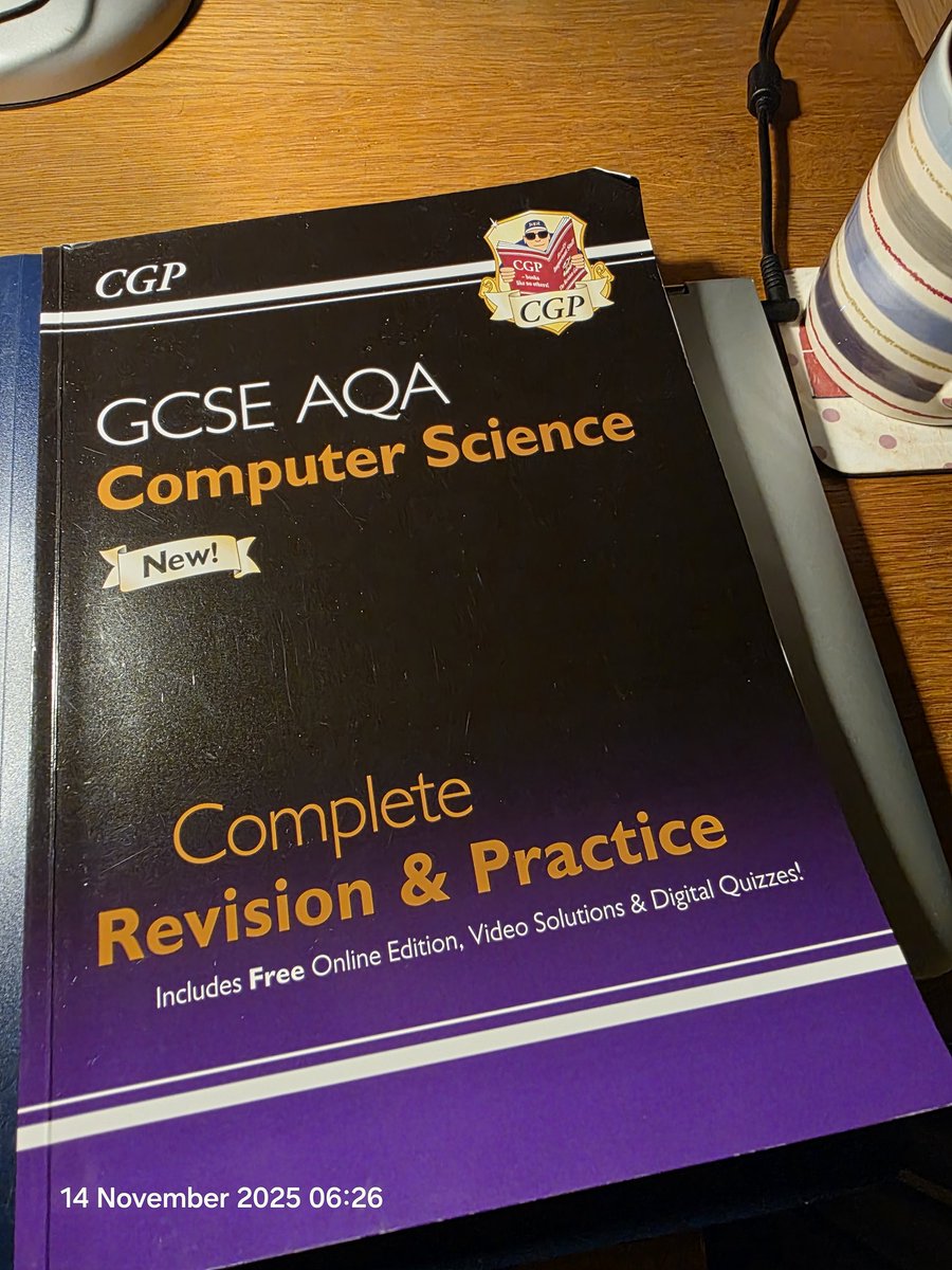 TsuiAllen's tweet image. Happy Friday! I ❤️ what I do... #TeachCompSci