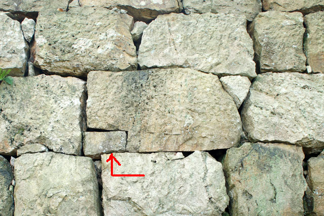 いい石の日 左下を欠いて小石を詰めるのが流行っていたのだろうか