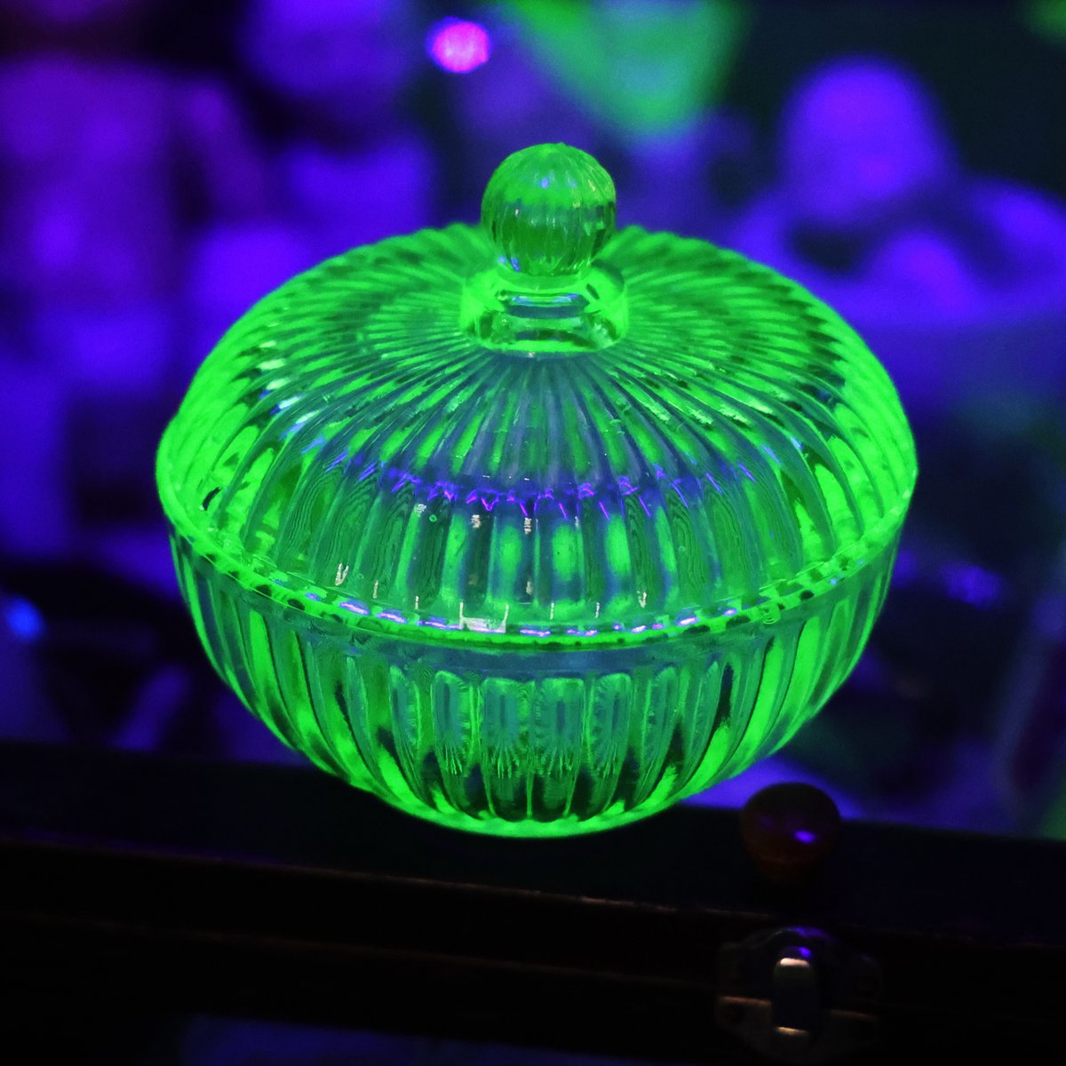 海福雑貨通販部の【古いもの】に、ウラングラスのキャンディポットを1