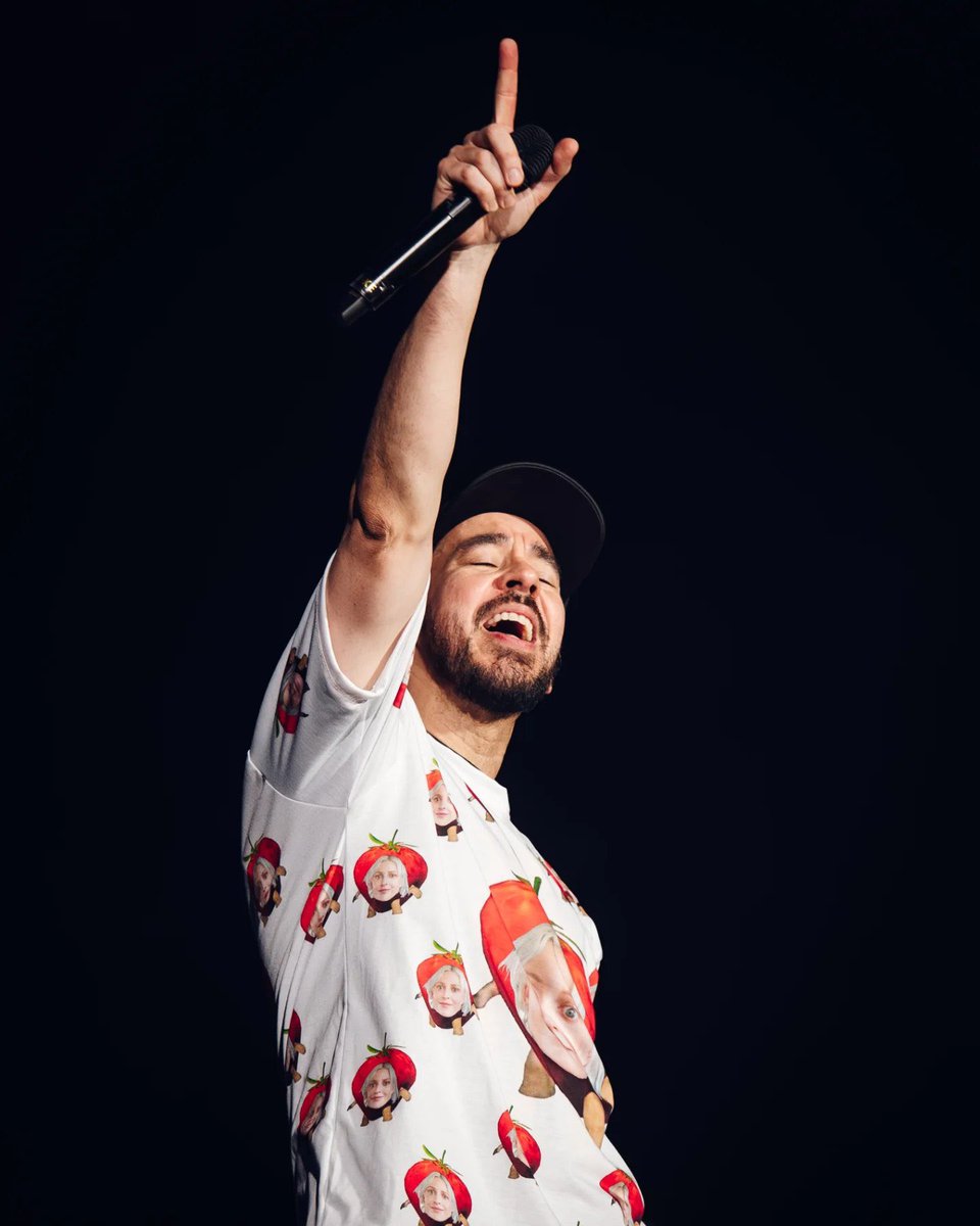 a.🍍| fan account tweet media