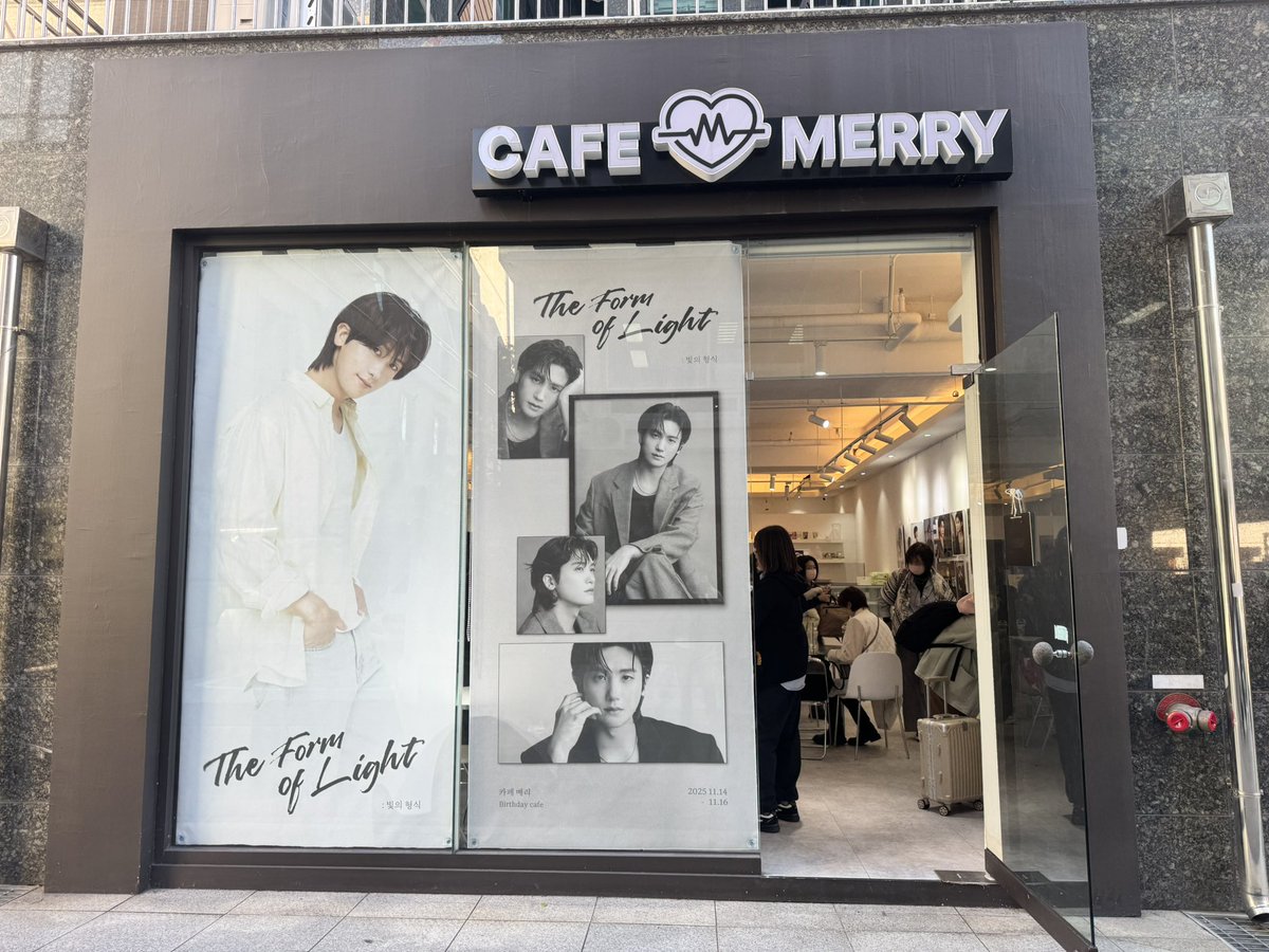 カフェメリーに来てます☕️
シク君の沢山の写真素敵💓

#1116_빛의형식
#The_Form_of_Light