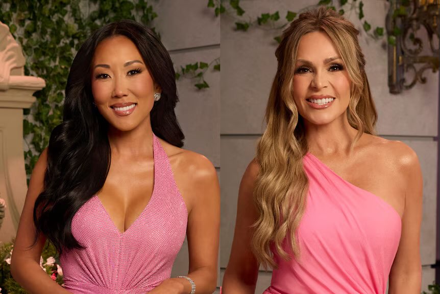 Due to the reunion currently airing #RHOC will not have a panel for this year’s BravoCon.

However, Katie &amp; Tamra will be taking photos with fans TOMORROW MORNING  from 10:30-11:15am at the “Bravolebs Photo-Ops Experience”. 

They will be at Stage 5. #BravoCon