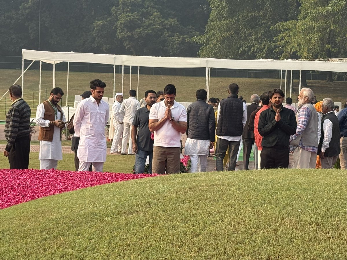 AvtarBhadanaMP's tweet photo. आधुनिक भारत के निर्माता, हमारे प्रेरणास्रोत, पंडित जवाहरलाल नेहरू जी की जयंती पर विनम्र श्रद्धांजलि। 

आज मेरे बेटे अर्जुन @arjunbhadana ने राजघाट जाकर पंडित जवाहरलाल नेहरू जी की जयंती पर उन्हें श्रद्धांजलि अर्पित की। https://t.co/YVqIVOa5br
