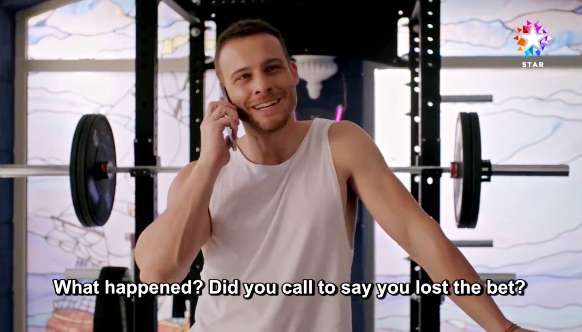 CarpintiAtrium's tweet photo. "Hello, Mr. Aras... I'm Hülya. Asli's mother... Hello? Can you hear me?" Aras got the shock of his life sksksks 😭😭😭

#Çarpıntı #KeremBürsin #DenizÇakir https://t.co/kfdHhAEdzK
