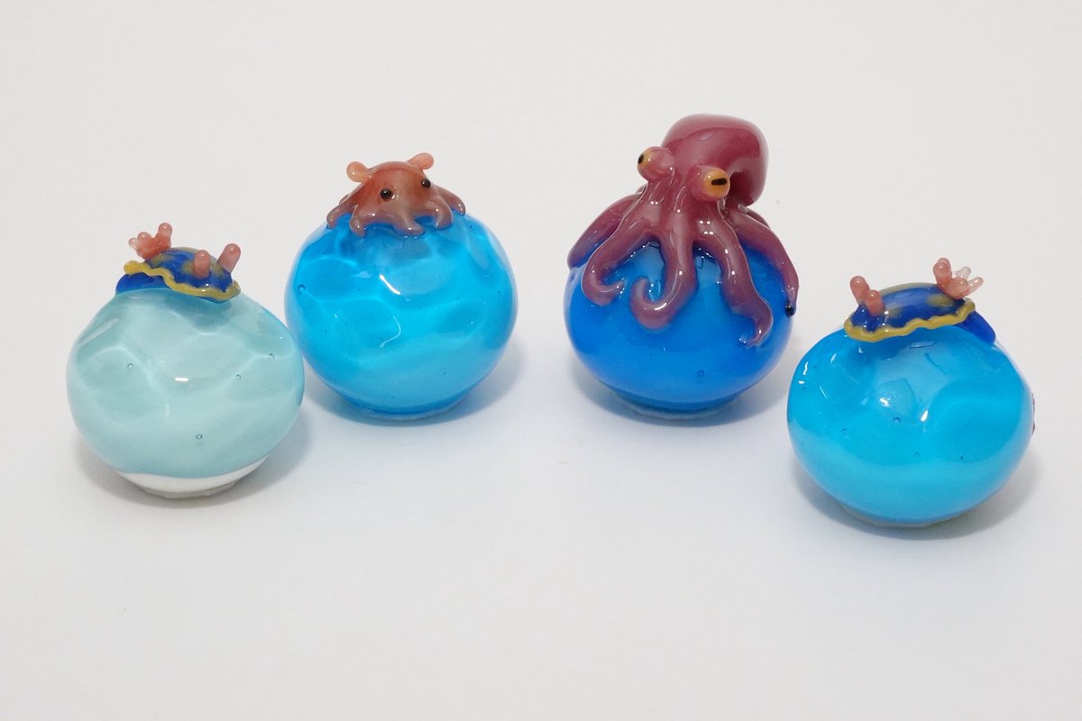 minoru_glass's tweet photo. デザインフェスタ62に出展します🐸
【南1階 】H-54
11/15(土)16(日) 両日
ミノル硝子工房

置物として飾れるをテーマに制作したガラスペンの販売をします。
ミニペーパーウェイトもあります。

#デザフェス62 #デザフェス #デザインフェスタ62 #デザインフェスタ #ガラスペン https://t.co/cy5sQCEheO