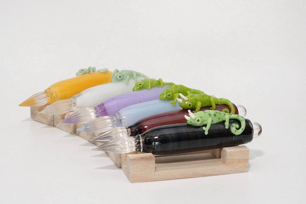 minoru_glass's tweet photo. デザインフェスタ62に出展します🐸
【南1階 】H-54
11/15(土)16(日) 両日
ミノル硝子工房

置物として飾れるをテーマに制作したガラスペンの販売をします。
ミニペーパーウェイトもあります。

#デザフェス62 #デザフェス #デザインフェスタ62 #デザインフェスタ #ガラスペン https://t.co/cy5sQCEheO