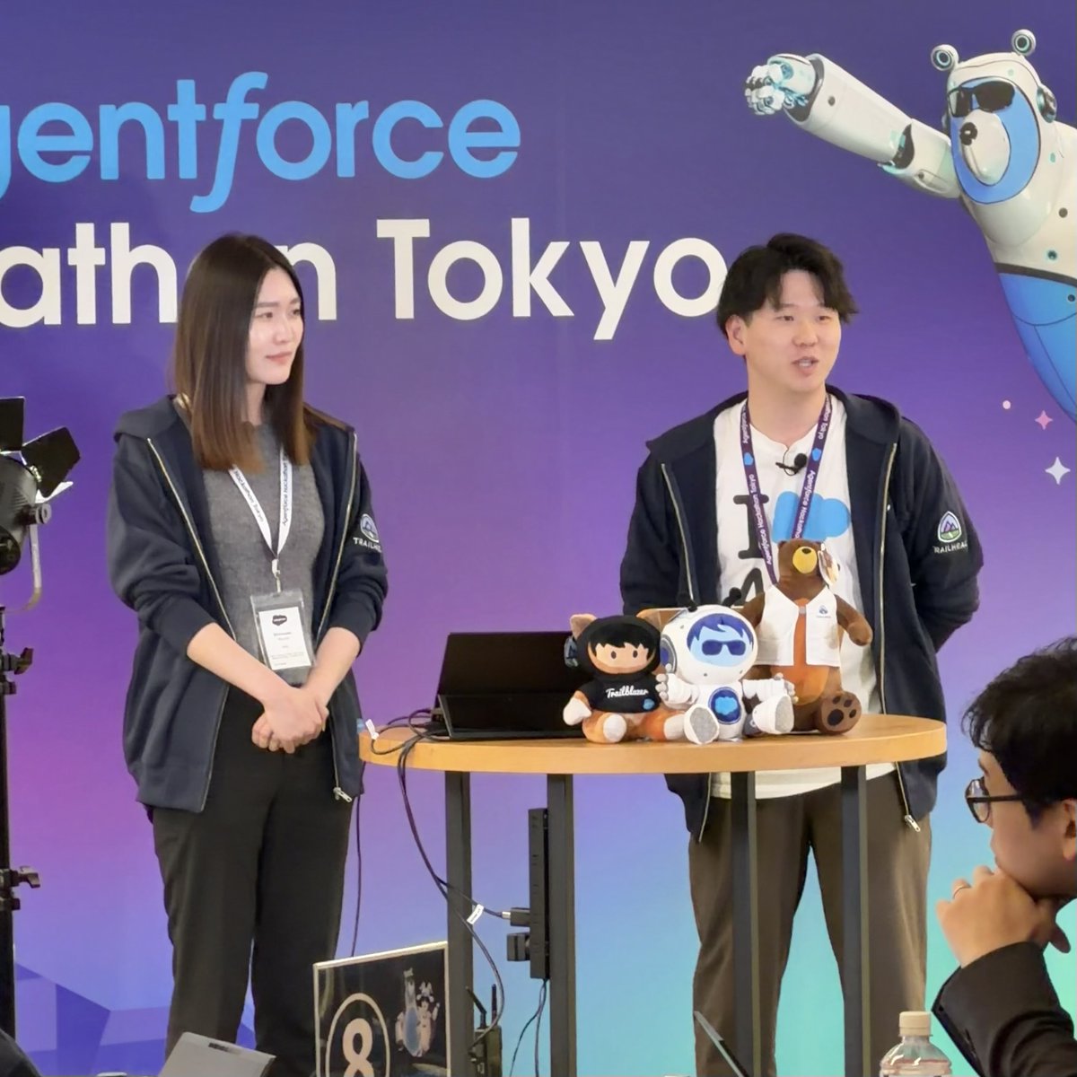 SalesforceDevJP's tweet image. #Agentforce Hackathon Tokyo、続いては JoySOLvers さんです！
エージェントが販売・在庫を分析して余剰を検知し、寄付先の受付状況を Web で確認。
公平なルールで最適な寄付先を選定・自動登録し、中規模ベーカリーなどの日常業務でのフードロス課題を AI で解決します！
#AHT2025