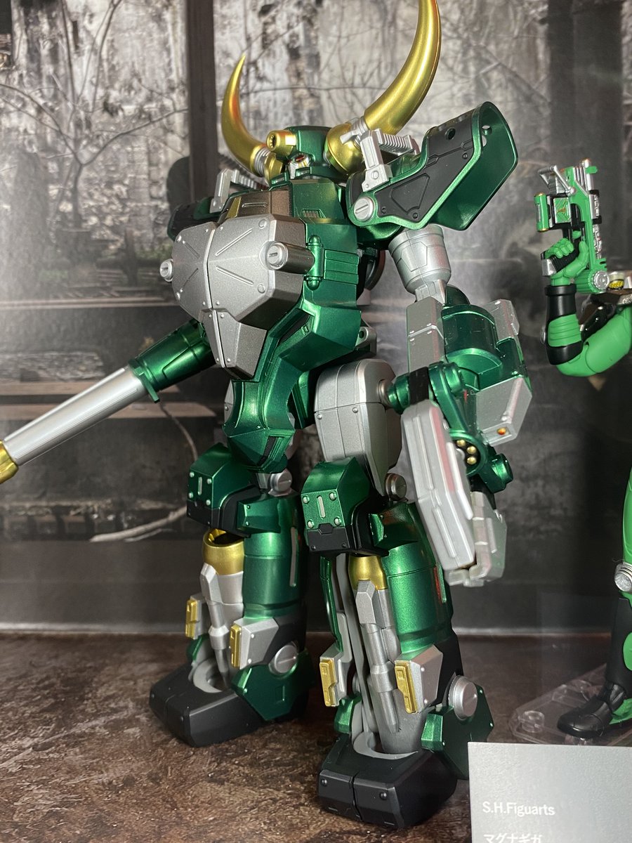 真骨彫 仮面ライダー王蛇 & 仮面ライダーゾルダ ジェノサイダー