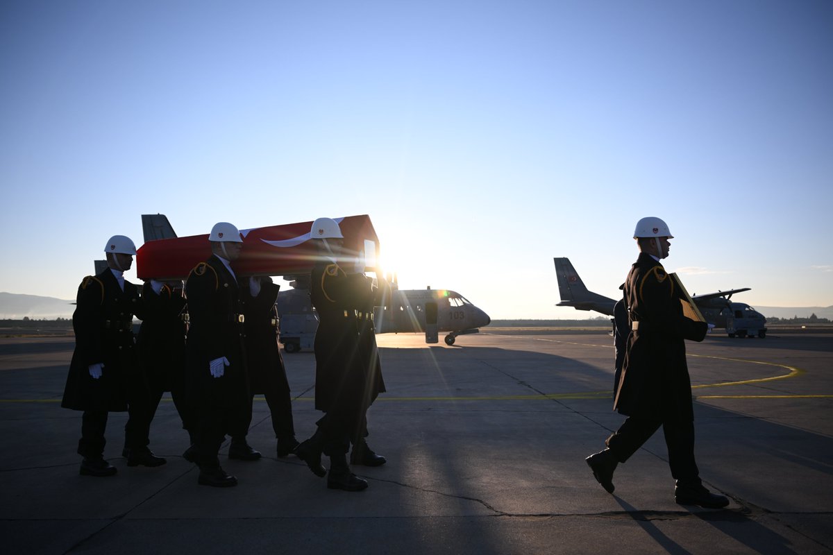 VATAN SİZE MİNNETTAR! 🇹🇷

🇹🇷Türkiye kahraman şehitlerini uğurluyor