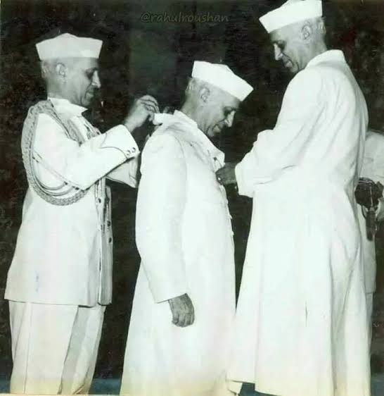 Remembering Nehru ji on his birth anniversary. 
His greatest achievement was awarding himself India's highest honor the Bharat Ratna.
#BharatRatnaNehru