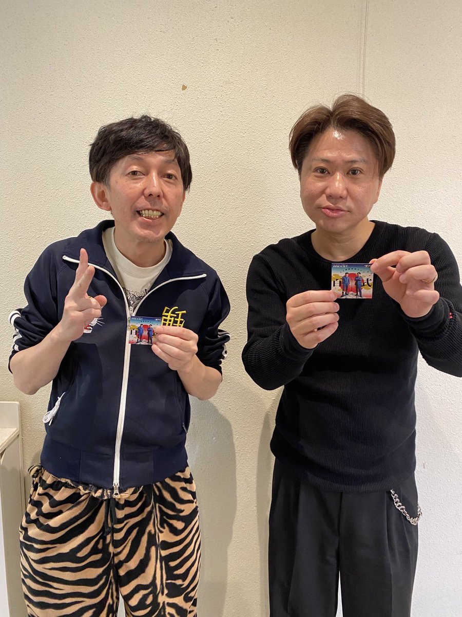 takoyaki_bu2's tweet photo. 【🎙本日11/14(金)限定🎙】

 #吉たこ で500円以上ご購入の方に
#2丁拳銃 のお二人がお持ちの #百武2025 コラボステッカープレゼント🌟

公演前に是非お立ち寄りください🫧 https://t.co/LObVZrYIAu