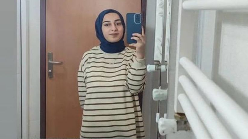 Rojin Kabaiş’in ölümüne ilişkin adli tıp raporunda, Rojin’in temas kurduğu arkadaşları dahil 134 kişiden DNA örneği alındığı ancak Rojin’in bedenindeki iki DNA profilinin hiçbiriyle uyuşmadığı bilgisi paylaşıldı.

Yani rapor, Rojin’e temas eden sıradan kişilerden değil, kimliği