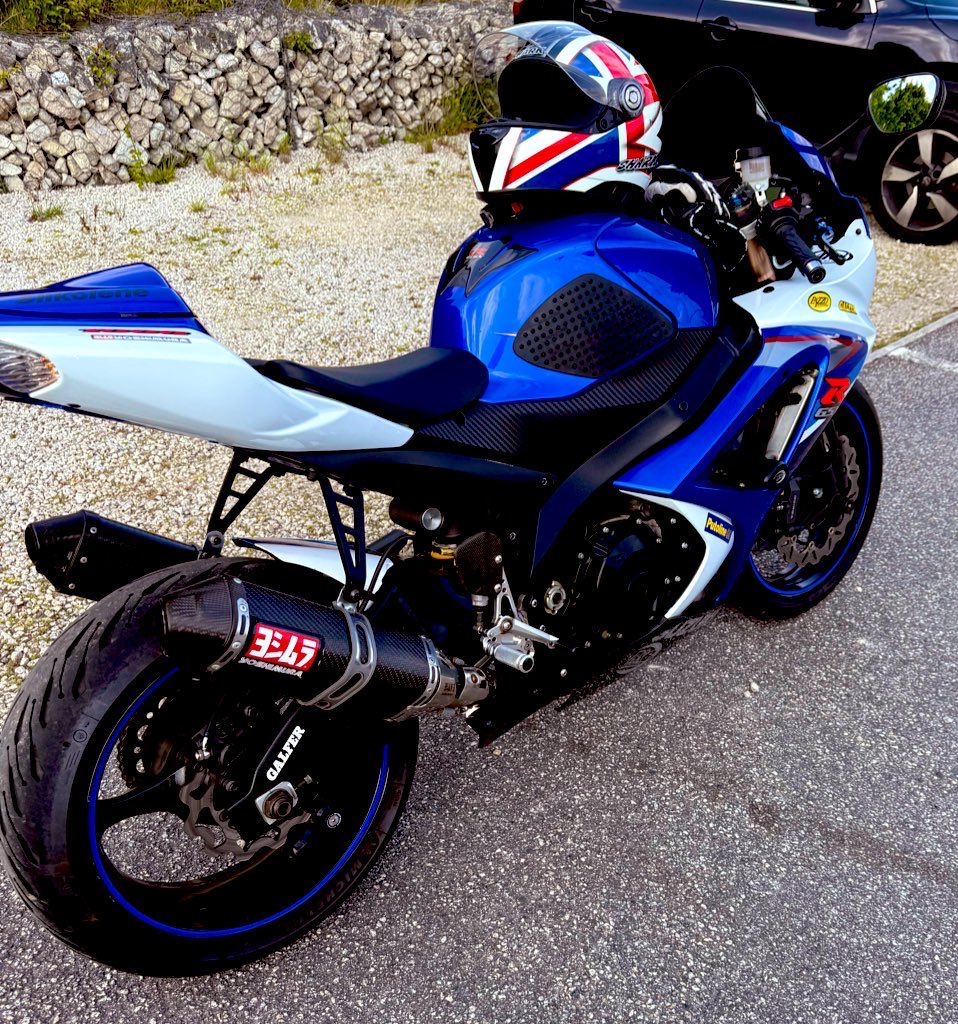 ManVMountain's tweet image. The GSXR1000 K8 is just amazing!
