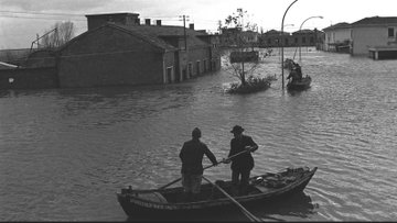14 novembre 1951 
Il Po inghiotte il #Polesine