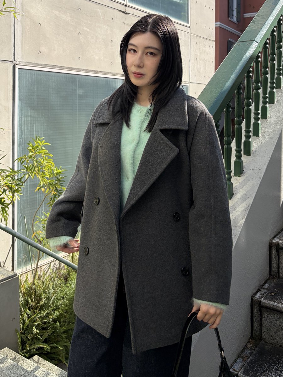 DOUBLE BREASTED MID COAT】 どんなシーンでも使いやすいショート丈の