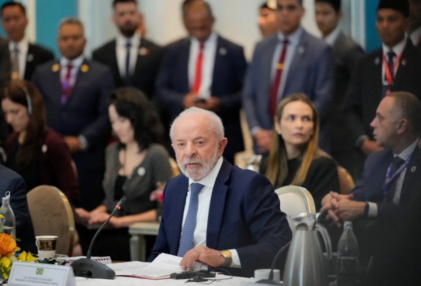 COP30: World Shame / Vergüenza Mundial
The COP30 climate summit in Belém bordering the Amazon rainforest has turned into fossil-fueled chaos. Indigenous activists stormed the entrance two nights ago—protesting oil drilling and land grabs as world leaders, entourages, and