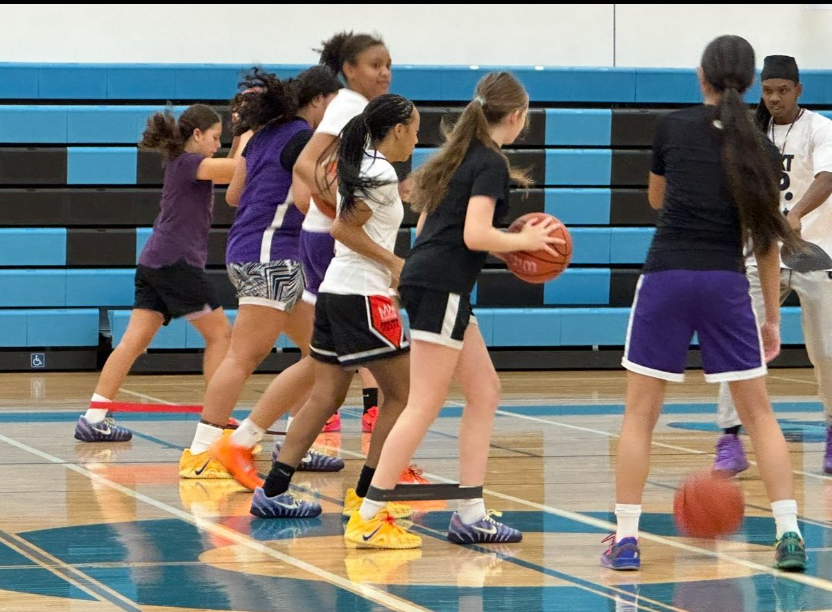 NWMGB's tweet image. The Magic Standard:
High energy. High IQ. High effort.
No shortcuts. No excuses.
Proud of our girls for pushing the pace every single week. 💜
#NWMagic #GirlsHoop #MagicStandard #ThursdayVibes