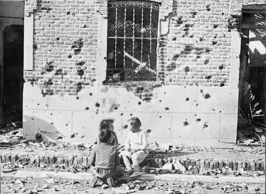 mixdevil66's tweet image. El nuevo #mapa de #VallecasBombardeado de @pennypol: un viaje en el tiempo por la vulnerabilidad de la población civil ante los horrores la guerra, con imágenes tan conocidas como la de #Peironcely10, de #Capa. #Vallecas