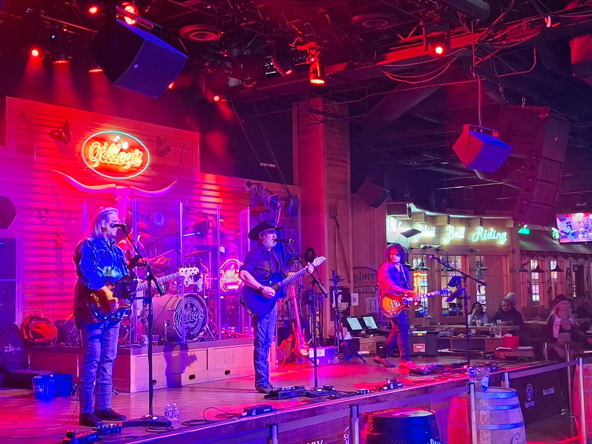 MP60DC4L's tweet photo. TEXAS Feeling in Las Vegas.
#CowboysFansOnTour

BBQ. Shiner Bock. WHATABURGER.
Country Music. Line Dance. Western. Whisky.
 
#rtlnfl #rannfl #endzn
@UK_CowboysFans  @dazza7370  @Irish_Cowboys @big_d_germany  @Philipp_Scheu88 @ESchungo  @kenfigkowboy @raidernation_de @StonedLack https://t.co/7WI2GVpWhs