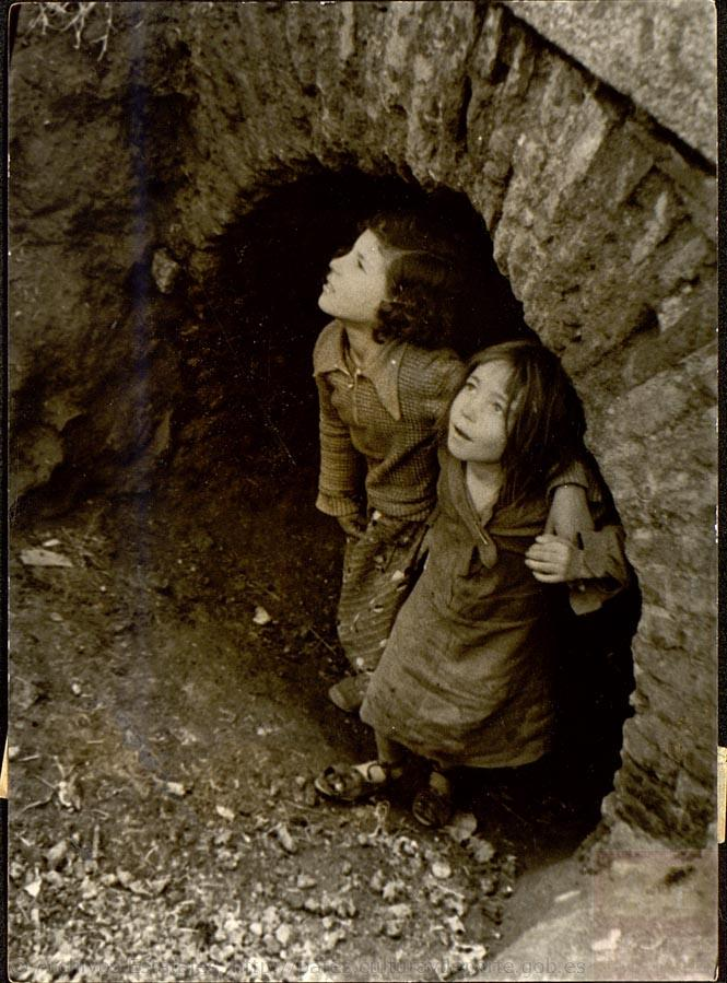 mixdevil66's tweet image. El nuevo #mapa de #VallecasBombardeado de @pennypol: un viaje en el tiempo por la vulnerabilidad de la población civil ante los horrores la guerra, con imágenes tan conocidas como la de #Peironcely10, de #Capa. #Vallecas