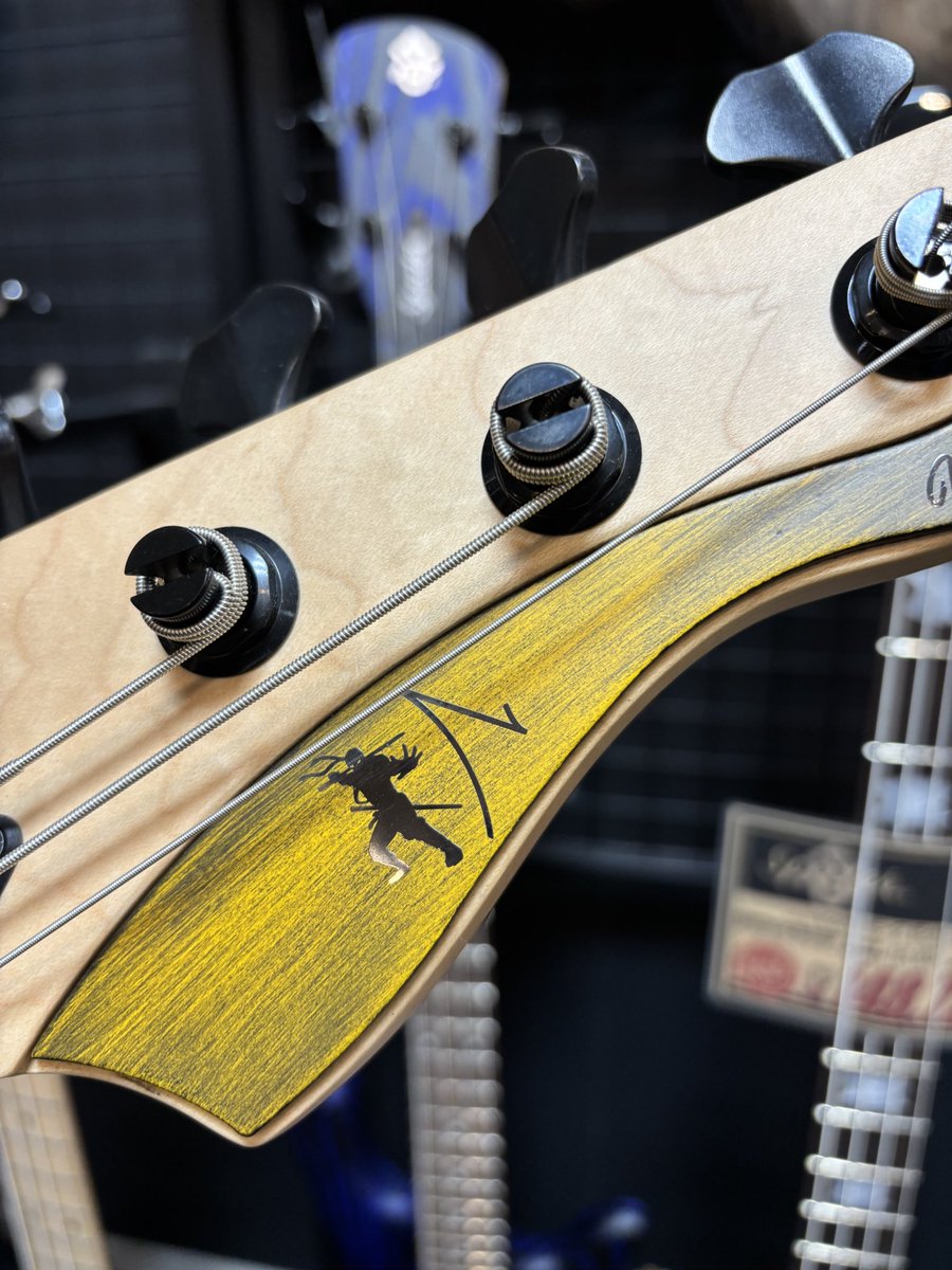 ninja🥷】 ヘッドのインレイが特徴的なMarkbassのリチャード・ボナ