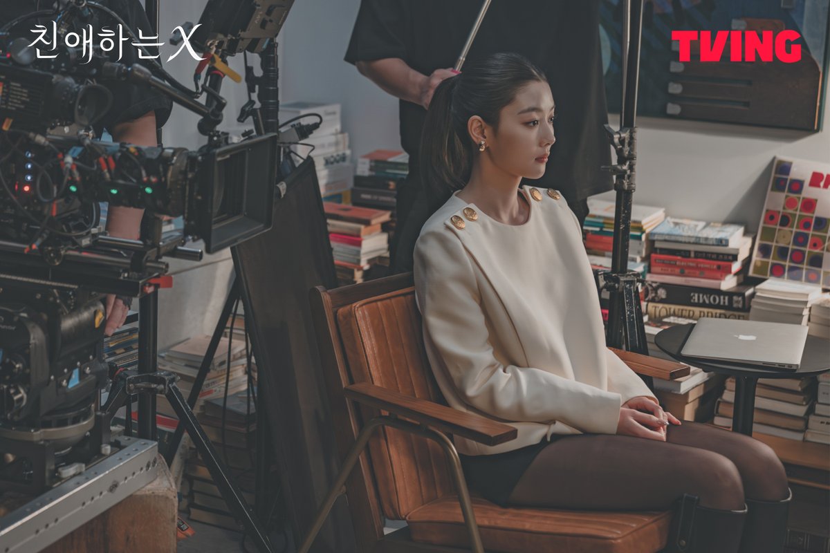 tvingdotcom's tweet image. 5-6화 재밌지 않았어요? 나는 재밌던데?
비하인드 스틸까지 공개하면, 반응이 뜨겁겠죠?

파멸 멜로 서스펜스
티빙 오리지널 &amp;lt;친애하는 X&amp;gt;
오직 TVING에서

#TVING #친애하는X #김유정 #김영대 #김도훈 #이열음 #황인엽 #KimYoujung #KimYoungdae #KimDohoon #LeeYuleum #HwangInyoup #DearX #Kdrama