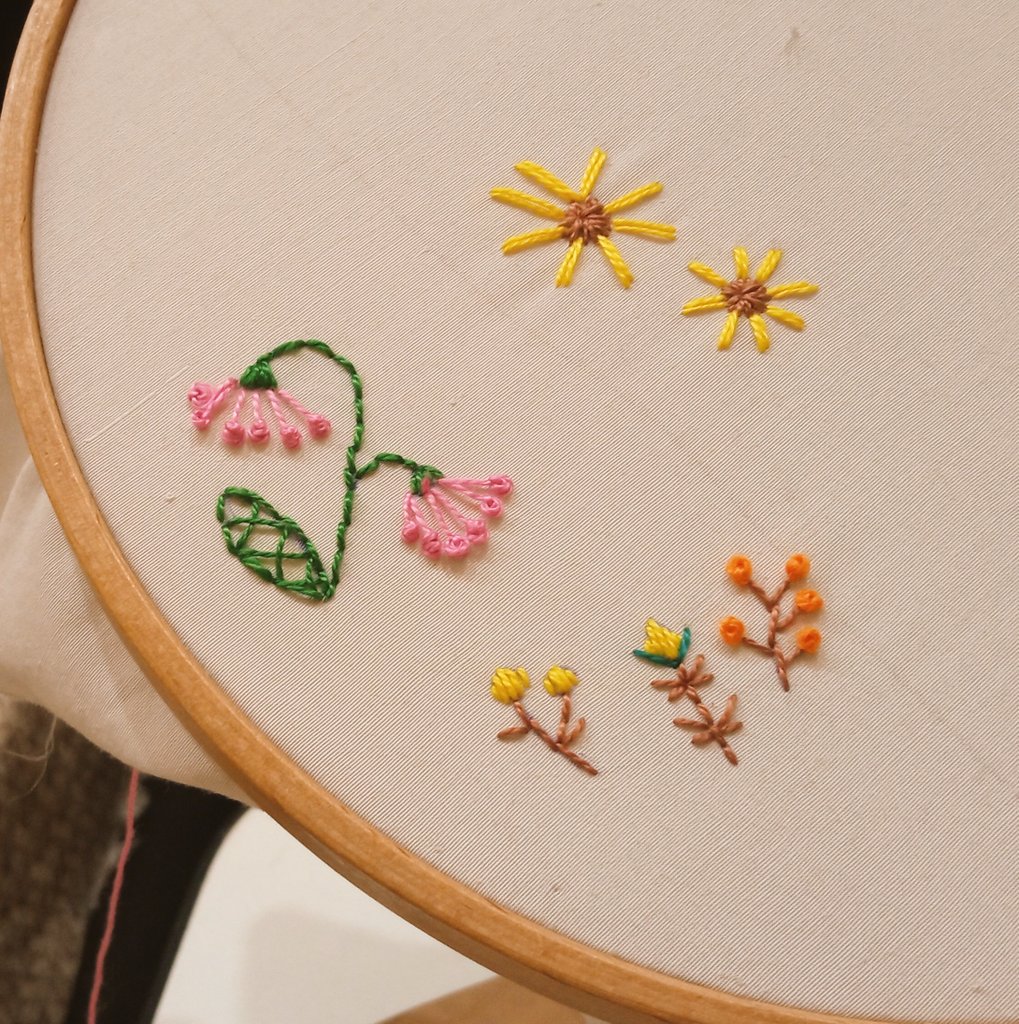 MZART5's tweet image. #embroideryaddict #stitchart #needlework #hoopart #creativeembroidery #embroiderywork #embroidered #artofstitching #stitchingart #textileart #fiberart #artisanalcraft