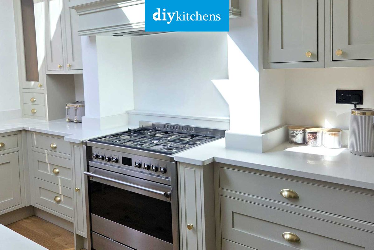 DIY_Kitchens's tweet photo. 🌟 Khashim from London shows us his completed Innova Helmsley Reed Green &amp; Mussel Inframe #kitchen, supplied by DIY Kitchens (Ref:4202) - https://t.co/lMhkfaX2cQ
Visit https://t.co/mDGIyY2X5f to see how much you could save on your dream kitchen! 

#helmsley #inframekitchens https://t.co/SDXGL3aUEj