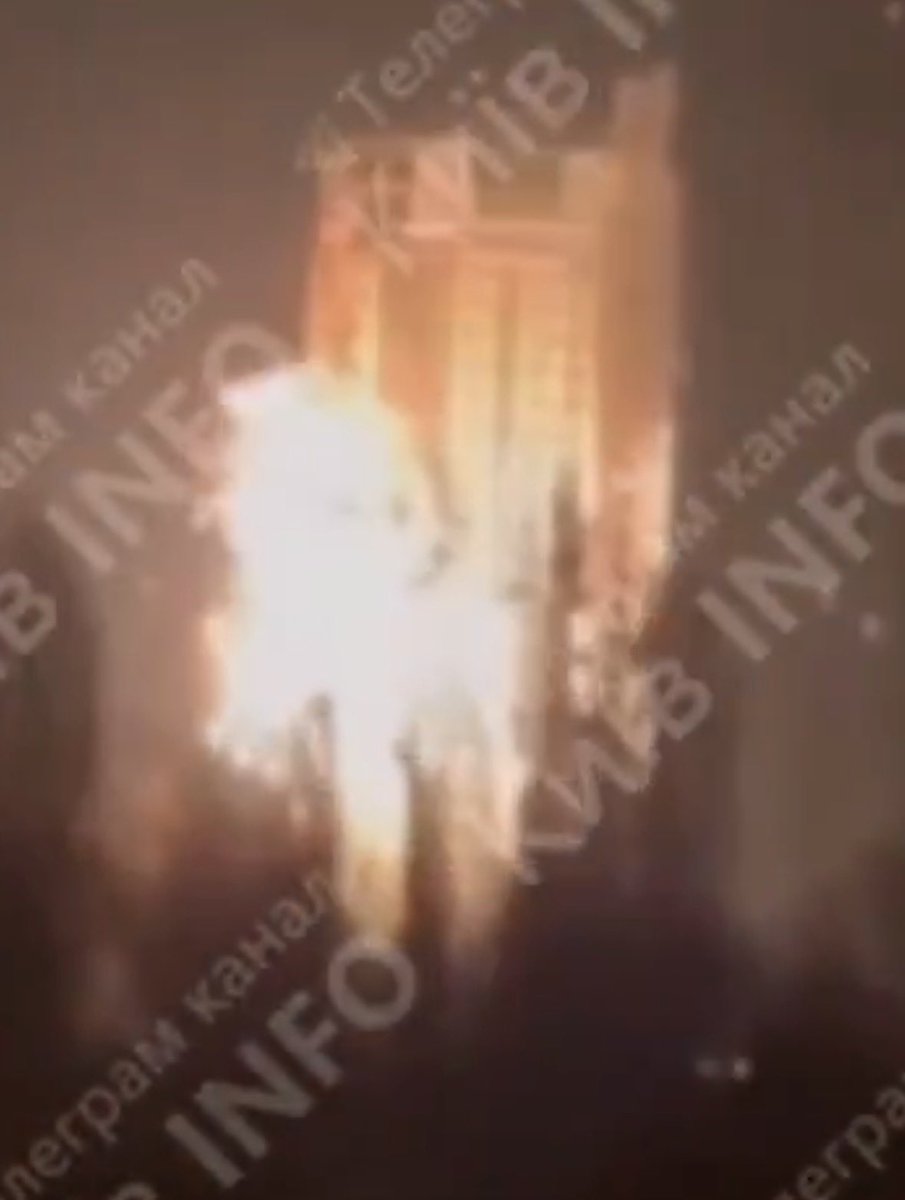 Auch heute Nacht dasselbe Bild.

Die Ukraine greift militärische Ziele an.

Russland attackiert schlafende Zivilisten.

Es ist und bleibt ein Kampf zwischen Gut und Böse.