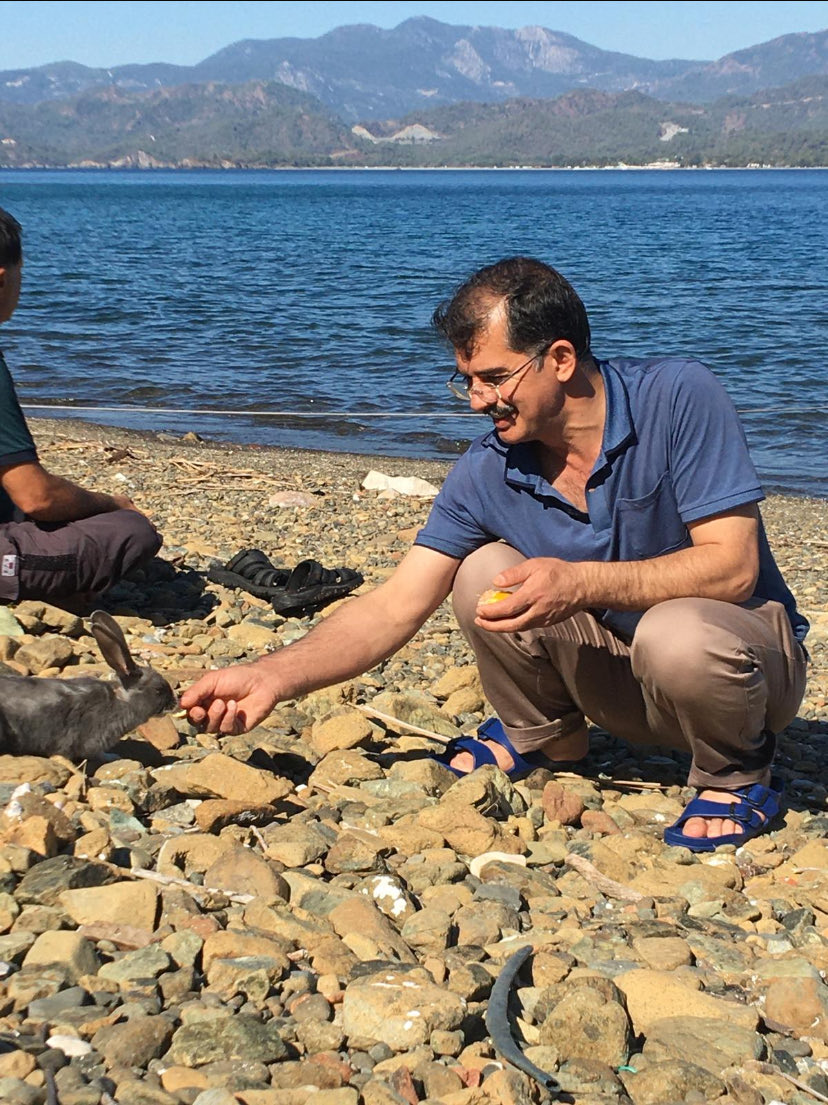 Güzel iş yapanlara (karşılık olarak) daha güzeli ve bir de fazlası vardır. Onların yüzlerine ne bir kara bulaşır, ne de bir zillet. İşte onlar CENNET’ liklerdir ve orada ebedî kalacaklardır.
(Yunus Sûresi 26. Ayet)
MEVLÂM güzel iş yapanlardan eylesin!!!
Cuma’mız mübarek olsun.