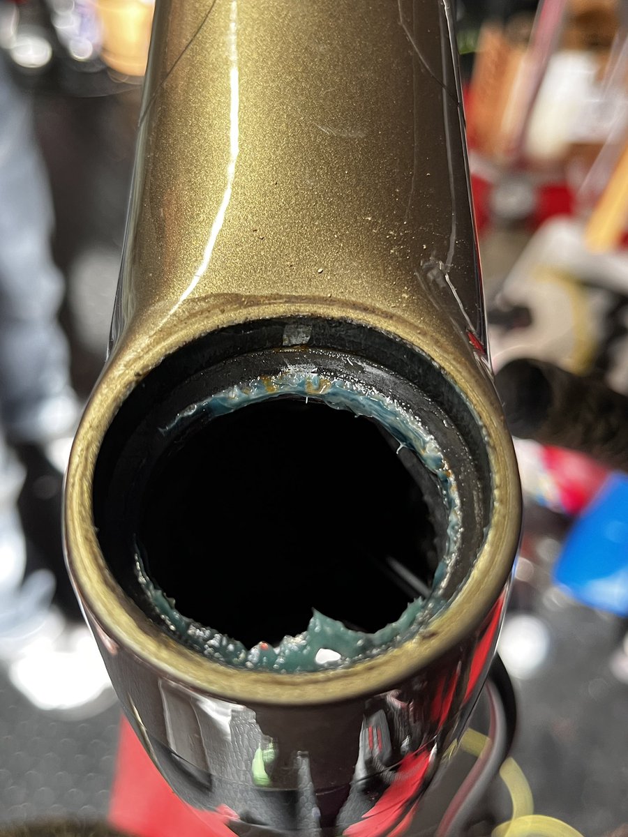 恐る恐る5日ぶりに開けたら、美山の泥と雨でベアリングゴリッゴリに