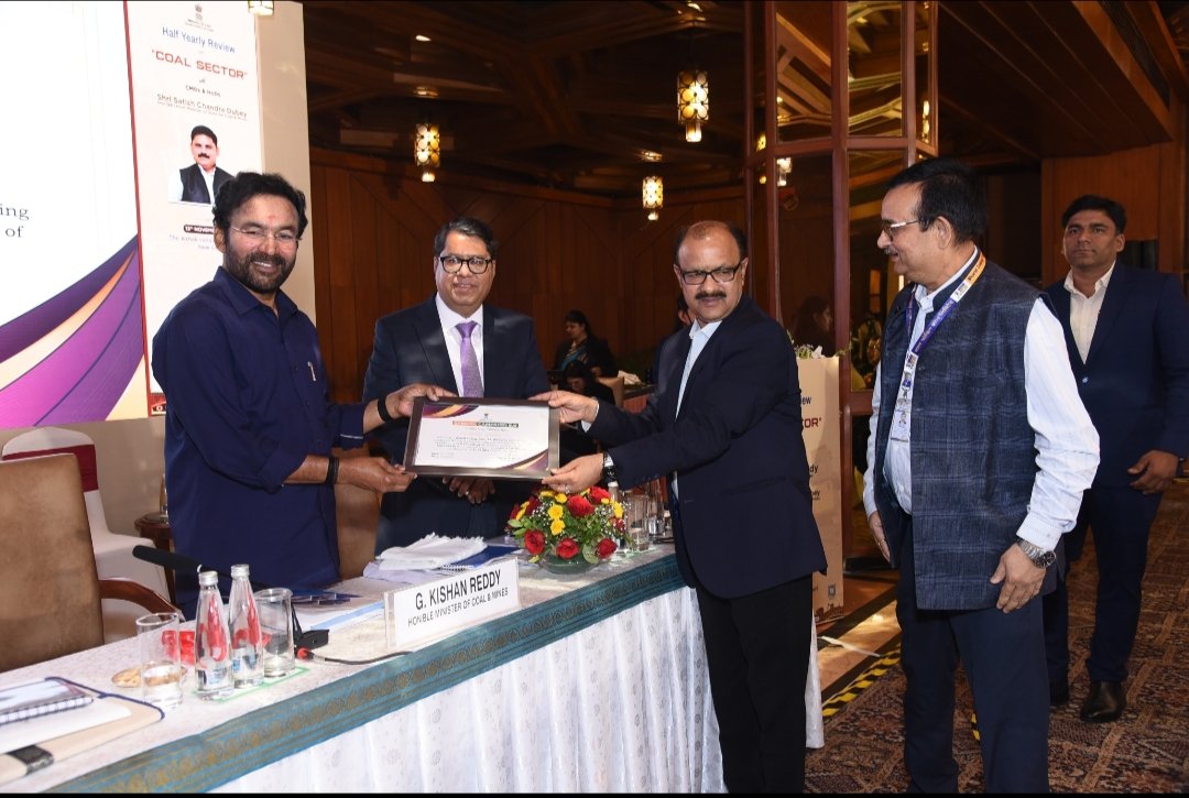 BCCLofficial's tweet photo. A proud moment for BCCL!
Hon’ble Minister of Coal & Mines, Shri G. Kishan Reddy, felicitated CMD, BCCL, Shri Manoj Kumar Agarwal with the Certificate of Appreciation for BCCL’s remarkable contribution to Special Campaign 5.0.

Through dedicated cleanliness and efficiency efforts across the company, BCCL successfully cleaned 79 sites, freed 6.67 lakh sq. ft. of space, generated ₹68.19 lakh from scrap disposal, and reviewed/weeded over 8,300 files.

This achievement reflects the hard work and commitment of all Areas, Units, and teams of BCCL.

#SHS2025 #SwachhataHiSeva2025 #Swachhotsav #SpecialCampaign5.0
#BCCL