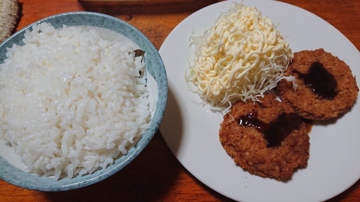 夕ご飯はハムカツです😋 昼食べて無かったから 腹減った( º﹃º｀ )