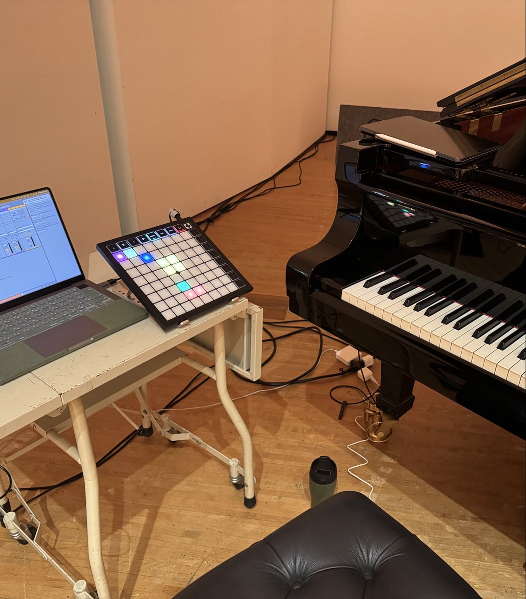kenboard_12's tweet image. 今日はリハーサルでした！グランドピアノ+SE、ループ、同期をやっとります！
素敵メンバーで明日は大盛り上がり間違い無し！！
楽しみ！！

#piano #ableton #launchpad #谷村悟史 #永田亜由美 #松田えりか