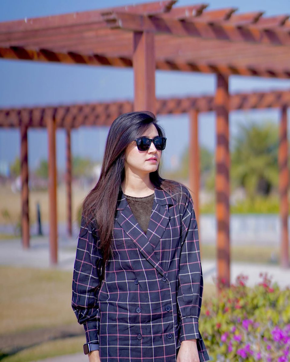 CokleyMary35146's tweet image. Confidence in every step, sunshine in every moment.

#StyleVibes #Elegance #SunshineMood #WeekendVibes #ClassyLook #PositiveEnergy #PortraitMode #OutdoorShoot #FashionInspiration #ConfidenceIsBeauty